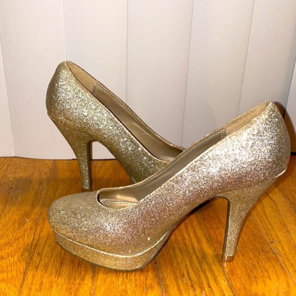 Kenneth Cole Gold Glitter Heels - Picture 3 of 9